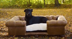 Casa Padrino letto per cani Chesterfield di lusso in pelle marrone vintage / marrone scuro / bianco / nero 134 x 104 x A. 37 cm - Letto per cani in vera pelle - Mobili per Animali di Lusso in Pelle