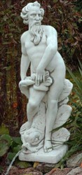 Casa Padrino scultura gargoyle Art Nouveau nettuno con pesce grigio 19 x 21 x A. 83 cm - Elegante figura in pietra gargoyle - Accessori per Decorazione del Giardino Barocco e Art Nouveau