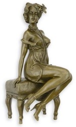 Casa Padrino figure baroque de luxe en bronze femme avec tabouret 12,4 x 10,7 x H. 24,5 cm - Sculpture en bronze - Figure décorative - Accessoires de décoration baroque