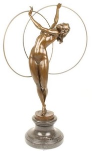 Casa Padrino figure en bronze de luxe danseuse de hula hoop bronze / noir 26,5 x 19,9 x H. 69,2 cm - Sculpture décorative en bronze avec socle en marbre - Accessoires de décoration