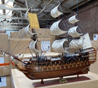 Casa Padrino vaisseau amiral HMS Victory de luxe marron 97 x 29 x H. 83 cm - Bateau décoratif britannique fait main - Bateau en bois - Voilier - Navire de guerre - Accessoires de décoration de luxe
