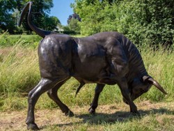 Casa Padrino luxury bronze decorative sculpture bull 230 x 58 x H. 142 cm - Huge bronze sculpture - Life size animal figure - XXL bronze bull figure - XXL garden sculpture - Garden decoration