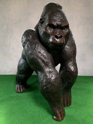 Casa Padrino sculpture décorative en bronze de luxe singe gorille 102 x 147 x H. 152 cm - Immense sculpture en bronze - Figurine animalière grandeur nature - Figurine bronze XXL - Sculpture XXL