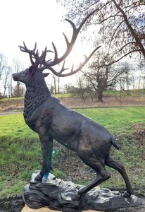 Casa Padrino sculpture décorative en bronze de luxe cerf 196 x 130 x H. 269 cm - Immense sculpture en bronze - Figure animalière grandeur nature - Figure de cerf XXL - Sculpture de jardin XXL