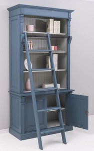 Casa Padrino Landhausstil Bücherschrank mit Leiter Blau / Grau 120 x 51 x H. 228 cm - Massivholz Schrank - Regalschrank - Wohnzimmerschrank - Büroschrank - Landhausstil Möbel