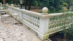 Casa Padrino Baroque Cannonball on Stand White Ø 20 x H. 24 cm - Baroque Garden & Terrace Decoration - Garden & Terrace Decoration in Baroque Style - Baroque Garden & Terrace Decoration