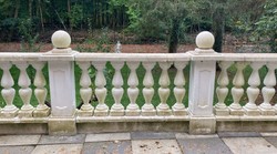 Casa Padrino Baroque Cannonball on Stand White Ø 20 x H. 24 cm - Baroque Garden & Terrace Decoration - Garden & Terrace Decoration in Baroque Style - Baroque Garden & Terrace Decoration