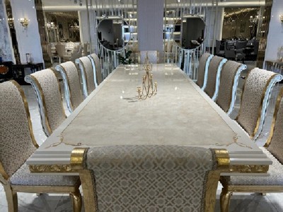 Casa Padrino conjunto de comedor barroco de lujo crema / blanco / oro - 1 Enorme Mesa de Comedor Barroco y 14 Sillas de Comedor Barrocos - Muebles de comedor barrocos - Noble y Magnífico