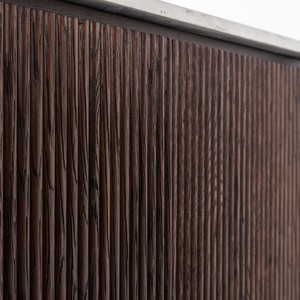 Casa Padrino Luxus Regalschrank Dunkelbraun / Weiß  / Messing 120 x 40 x H. 200 cm - Wohnzimmer Möbel - Wohnzimmer Einrichtung - Luxus Möbel - Luxus Einrichtung - Möbel Luxus