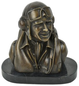 Casa Padrino buste décoratif de luxe en bronze avec socle en marbre pilote bronze / noir 19 x 11 x H. 19 cm - Sculpture en bronze pilote - Figure en bronze pilote - Décorative figure pilote