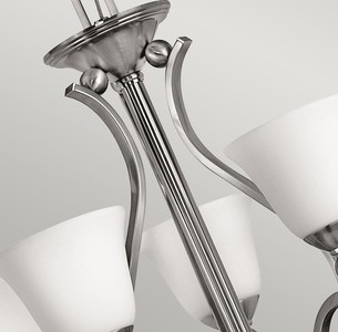 Casa Padrino Luxus Art Deco Kronleuchter Silber / Weiß Ø 61 x H. 62,5 cm - Runder Metall Kronleuchter mit Glas Lampenschirmen - Wohnzimmer Kronleuchter - Art Deco Leuchten - Luxus Leuchten