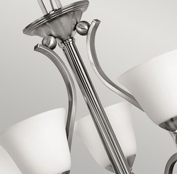 Casa Padrino lampadario Art Deco di lusso argento / bianco Ø 61 x A. 62,5 cm - Lampadario rotondo in metallo con paralumi in vetro - Lampadario soggiorno - Luci Art Deco - Luci di lusso