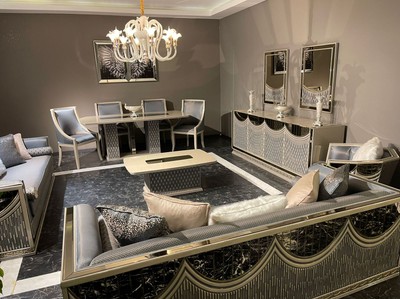 Casa Padrino Luxus Art Deco Sofa Hellblau / Silber / Creme - Verspiegeltes Wohnzimmer Sofa - Wohnzimmer Möbel - Art Deco Möbel - Luxus Möbel - Art Deco Einrichtung - Luxus Einrichtung