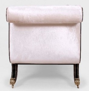 Casa Padrino Luxus Barock Sofa Weiß / Schwarz / Gold - Prunkvolles Wohnzimmer Sofa mit Rollen - Barockstil Wohnzimmer Möbel - Luxus Möbel im Barockstil - Barock Wohnzimmer Einrichtung