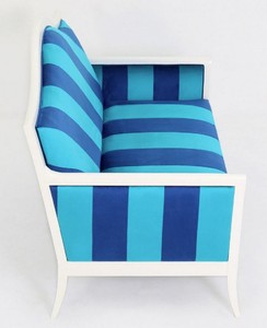 Casa Padrino Luxus Art Deco Sofa mit Streifen Hellblau / Blau / Weiß - Gestreiftes Wohnzimmer Sofa - Wohnzimmer Möbel - Art Deco Möbel - Luxus Möbel - Art Deco Einrichtung - Luxus Einrichtung