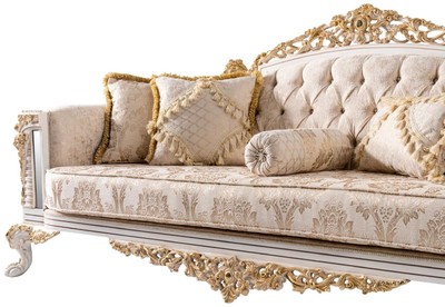 Casa Padrino Luxus Barock Sofa Beige / Weiß / Gold - Prunkvolles Wohnzimmer Sofa mit Glitzersteinen - Barockstil Wohnzimmer Möbel - Luxus Möbel im Barockstil - Barock Einrichtung - Edel & Prunkvoll