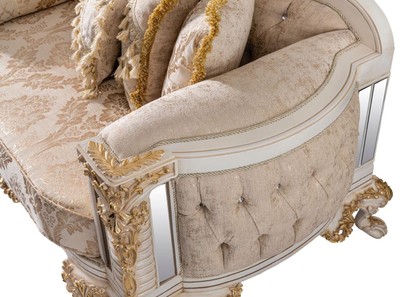 Casa Padrino Luxus Barock Sofa Beige / Weiß / Gold - Prunkvolles Wohnzimmer Sofa mit Glitzersteinen - Barockstil Wohnzimmer Möbel - Luxus Möbel im Barockstil - Barock Einrichtung - Edel & Prunkvoll