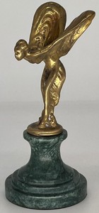 Casa Padrino sculpture poids des papiers de luxe femme aux ailes or / vert 7 x 8 x H. 16 cm - Elégante figure en bronze avec socle en marbre - Décoration de bureau - Décoration de luxe