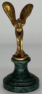 Casa Padrino Luxus Briefbeschwerer Skulptur Frau mit Flügeln Gold / Grün 7 x 8 x H. 16 cm - Elegante Bronze Figur mit Marmorsockel - Schreibtisch Deko - Luxus Deko - Deko Accessoires