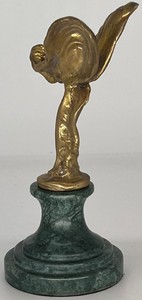 Casa Padrino Luxus Briefbeschwerer Skulptur Frau mit Flügeln Gold / Grün 7 x 8 x H. 16 cm - Elegante Bronze Figur mit Marmorsockel - Schreibtisch Deko - Luxus Deko - Deko Accessoires
