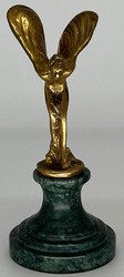 Casa Padrino sculpture poids des papiers de luxe femme aux ailes or / vert 7 x 8 x H. 16 cm - Elégante figure en bronze avec socle en marbre - Décoration de bureau - Décoration de luxe