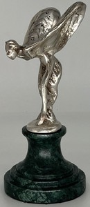 Casa Padrino sculpture poids des papiers de luxe femme aux ailes argent / vert 7 x 8 x H. 16 cm - Elégante figure en bronze avec socle en marbre - Décoration de bureau - Décoration de luxe
