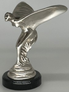 Casa Padrino sculpture en bronze de luxe spirit of ecstasy dame aux ailes argent / noir 15 x 15 x H. 21 cm - Noble figure en bronze avec socle en marbre - Décoration de bureau - Décoration de luxe