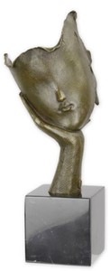 Casa Padrino sculpture décorative en bronze de luxe visage bronze / noir 15,8 x 12,2 x H. 36,8 cm - Figure décorative abstraite en bronze avec socle en marbre - Décoration abstraits de luxe