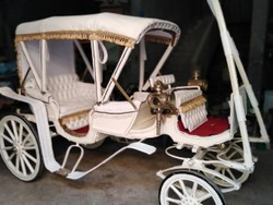 Casa Padrino baroque horse drawn carriage white / red / gold - Magnificent wedding carriage in the baroque style - Handmade baroque style carriage - Noble & Magnificent Casa Padrino baroque horse drawn carriage white / red / gold - Magnificent wedding carriage in the baroque style - Handmade baroque style carriage - Noble & Magnificent