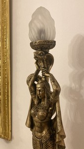 Casa Padrino Barock Tischleuchte Frau mit Cobra Schlange Antik Gold H. 74 cm - Prunkvolle Schreibtischleuchte im ägytischen Stil - Barock Leuchten - Barock Interior - Barock Möbel