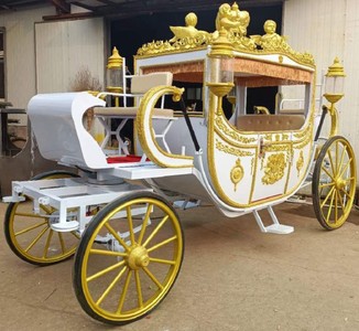 Casa Padrino baroque horse drawn carriage white / gold - Magnificent carriage in baroque style - Baroque wedding carriage - Baroque royal carriage - Baroque furniture - Noble & Magnificent