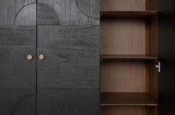 Casa Padrino armoire design de luxe noir 130 x 45 x H. 190 cm - Armoire étagère en bois massif avec 3 portes - Armoire de chambre - Armoire de salon - Armoire de bureau - Mobilier de Luxe