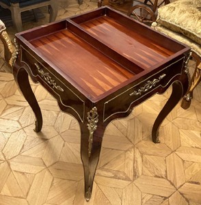 Casa Padrino Barock Beistelltisch mit Schach & Backgammon Spielfläche Dunkelbraun / Braun /  Messing 60 x 60 x H. 71 cm - Antik Stil Möbel - Barock Möbel - Edel & Prunkvoll