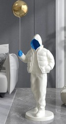 Luxus Designer Wohnzimmer Deko Kunstharz XXL Skulpltur Figur Junge mit Luftballon Luxury Designer Living Room Decorative Resin XXL Sculpture Figure Boy with Balloon