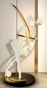 Casa Padrino lampadaire de luxe danceur blanc / laiton / noir H. 179 cm - Lampadaire LED en résine - Lampadaires de luxe - Luminaires de luxe - Meuble de luxe