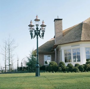Casa Padrino Jugendstil Gartenlaterne Grün / Kupfer Ø 147 x H. 450 cm - Prunkvolle Aluminium Stehleuchte - Riesige Gartenleuchte - Nostalgische Garten Beleuchtung