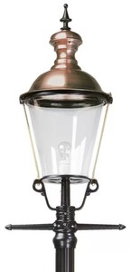Casa Padrino Jugendstil Gartenlaterne Schwarz / Kupfer 49 x 37 x H. 295 cm - Pulverbeschichtete Aluminium Garten Stehleuchte - Nostalgische Beleuchtung - Nostalgische Leuchten