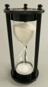 Casa Padrino decorative hourglass black / white Ø 7 x H. 18 cm - Desk decoration - Living room decoration - Designer decoration - Decorative accessories