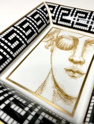 Casa Padrino ciotola decorativa di lusso donna con benda sull'occhio bianco / nero / oro 20,5 x 17,5 x A. 13,5 cm - Ciotola in porcellana dipinta a mano - Qualità di lusso - Fatto in Italia