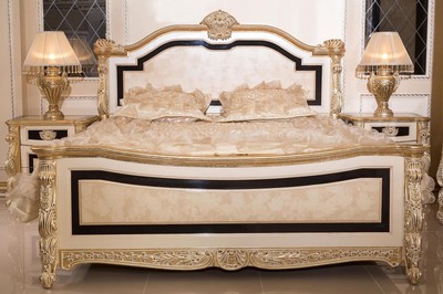 Casa Padrino luxury baroque bedroom set white / beige / black / gold - 1 Baroque Double Bed with Headboard & 2 Baroque Bedside Tables - Luxury bedroom furniture in baroque style - Baroque interior