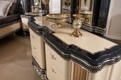Casa Padrino luxury baroque dresser with mirror beige / black / gold - Baroque style bedroom chest of drawers with mirror - Luxury bedroom furniture in baroque style - Baroque furniture