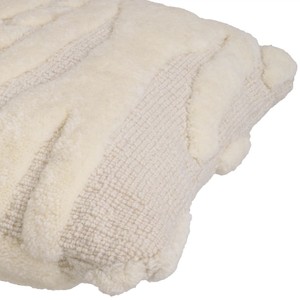 Casa Padrino Luxus Kissen Elfenbein 60 x 60 cm - Handgewebtes Deko Woll Kissen - Quadratisches Zierkissen - Wohnzimmer Dekoration - Luxus Deko Accessoires