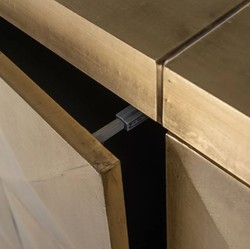 Casa Padrino buffet de luxe or / noir 180 x 45 x H. 77 cm - Armoire en bois massif avec 3 portes - Meuble de salon - Meuble de salle à manger - Meuble de luxe - Ameublement de luxe