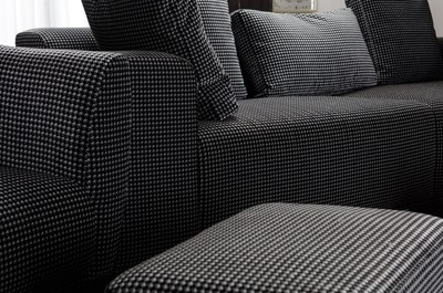 Casa Padrino Luxus Sofa Schwarz / Weiß 253 x 96 x H. 87 cm - Wohnzimmer Sofa - Hotel Sofa - Wohnzimmer Möbel - Wohnzimmer Einrichtung - Hotel Möbel - Luxus Möbel - Luxus Einrichtung