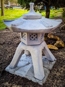 Casa Padrino Lampe de Jardin Style Japonais Pagode Gris 50 x 50 x H. 64 cm - Lampe de Jardin & Patio - Lanterne de Jardin Résistante aux Intempéries - Eclairage de Patio de Jardin