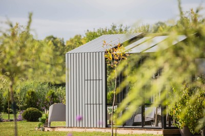Casa Padrino Luxus Gartenhaus Schwarz / Grau 400 x 300 x H. 276,2 cm - Massivholz Garten Haus mit Glasfenstern und Glastüren - Gewächshaus - Luxus Gartenhäuser - Luxus Gewächshäuser