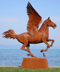Casa Padrino scultura decorativa di lusso cavallo Pegaso con piedistallo ruggine 288 x 175 x A. 305 cm - Scultura in acciaio a grandezza naturale - Enorme figura decorativa da giardino