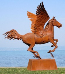 Casa Padrino scultura decorativa di lusso cavallo Pegaso con piedistallo ruggine 288 x 175 x A. 305 cm - Scultura in acciaio a grandezza naturale - Enorme figura decorativa da giardino