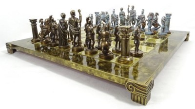 Casa Padrino conjunto de ajedrez de lujo 44 x 44 cm - Conjunto de ajedrez romano - Tablero de ajedrez de latón hecho a mano con piezas de ajedrez de latón - Accesorios decorativos de lujo
