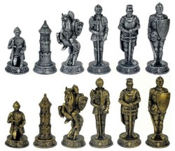 Casa Padrino set di scacchi di lusso cavaliere ottone antico / argento antico 42 x 42 cm - Scacchiera in vetro con torri del castello in poliresina e pezzi degli scacchi in poliresina